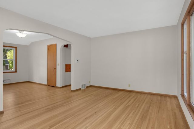 7214 Clinton Avenue, Richfield, MN 55423