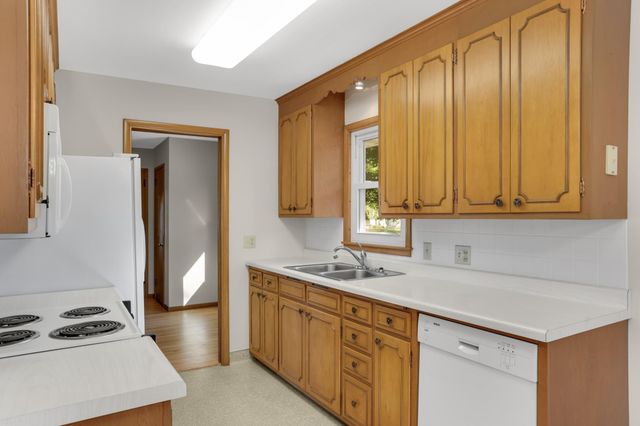 7214 Clinton Avenue, Richfield, MN 55423