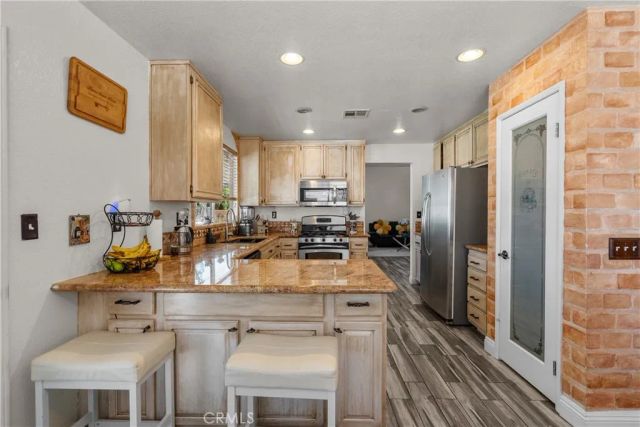 1523 E Avenue J6, Lancaster, CA 93535