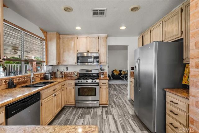 1523 E Avenue J6, Lancaster, CA 93535