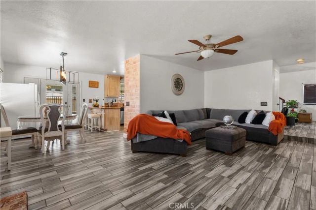 1523 E Avenue J6, Lancaster, CA 93535