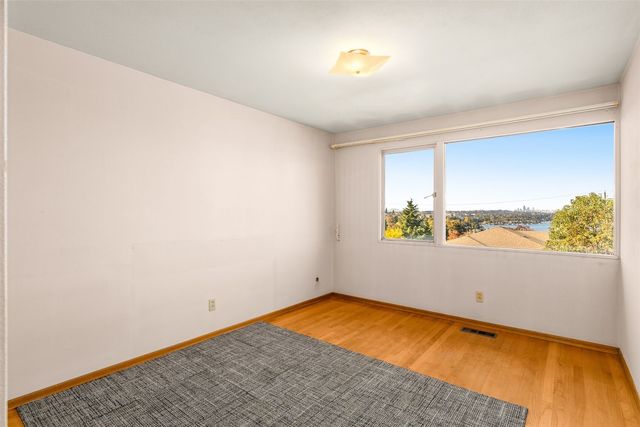 7039 S Lakeridge Drive, Seattle, WA 98178