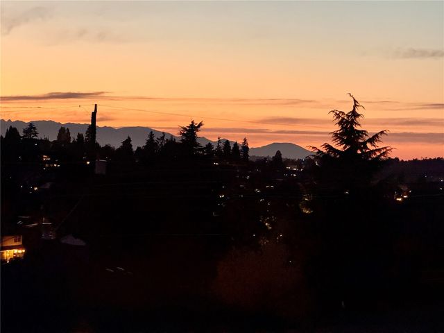 7039 S Lakeridge Drive, Seattle, WA 98178