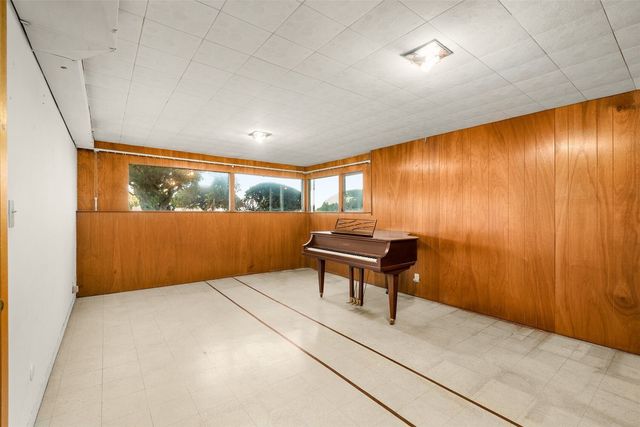 7039 S Lakeridge Drive, Seattle, WA 98178