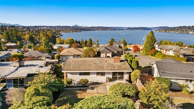 7039 S Lakeridge Drive, Seattle, WA 98178