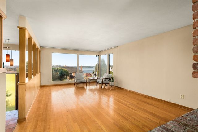 7039 S Lakeridge Drive, Seattle, WA 98178