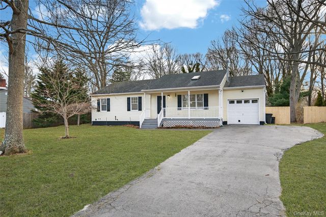 45 Oak Avenue, Shirley, NY 11967