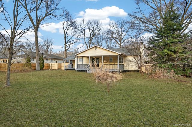 45 Oak Avenue, Shirley, NY 11967