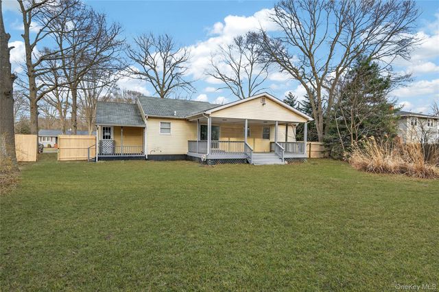 45 Oak Avenue, Shirley, NY 11967