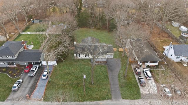 45 Oak Avenue, Shirley, NY 11967