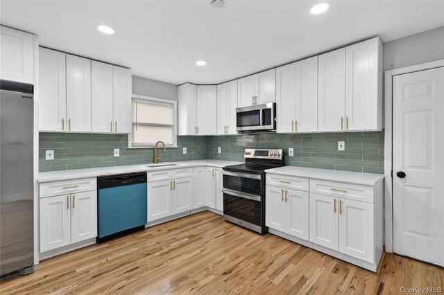 45 Oak Avenue, Shirley, NY 11967