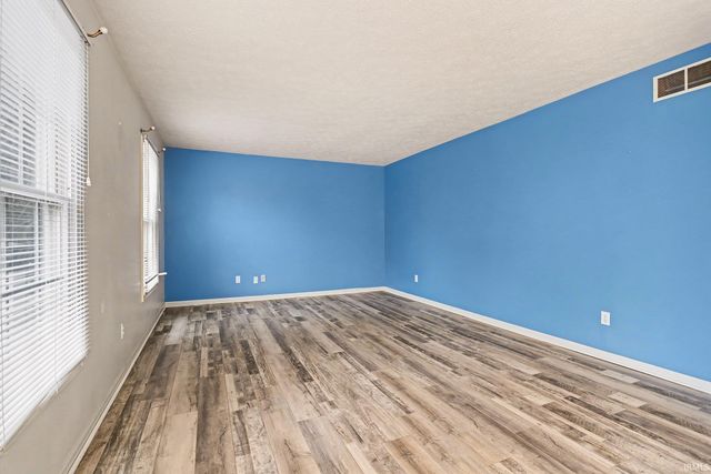 53420 Old Farm Road, Elkhart, IN 46514