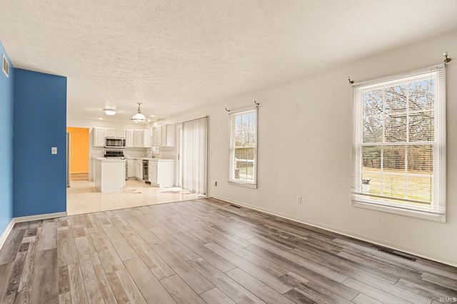 53420 Old Farm Road, Elkhart, IN 46514