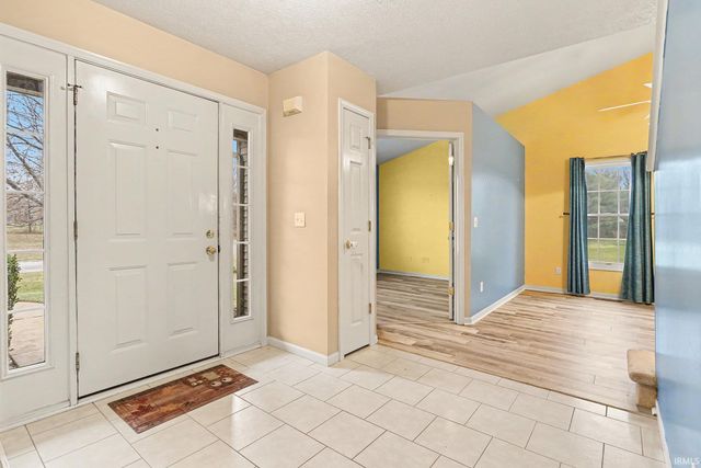 53420 Old Farm Road, Elkhart, IN 46514