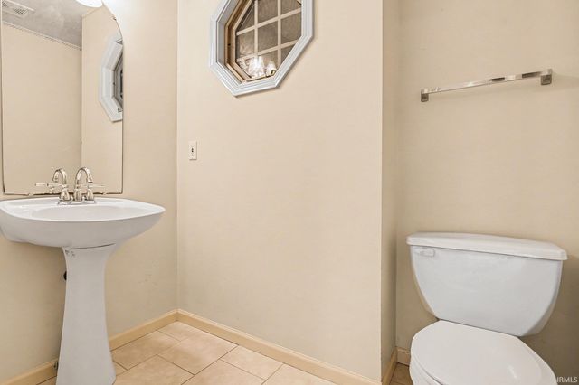 53420 Old Farm Road, Elkhart, IN 46514