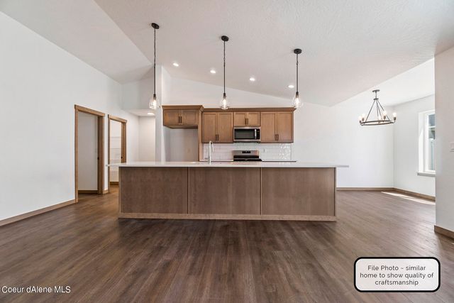 9006 W CULTIVATOR AVE, Rathdrum, ID 83858
