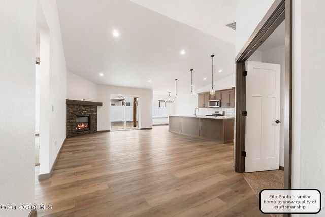 9006 W CULTIVATOR AVE, Rathdrum, ID 83858