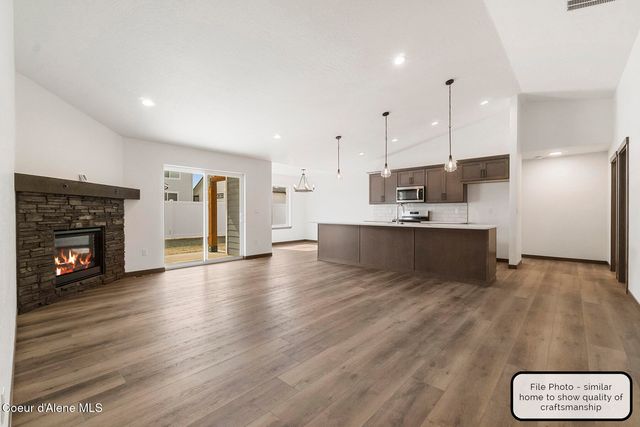 9006 W CULTIVATOR AVE, Rathdrum, ID 83858