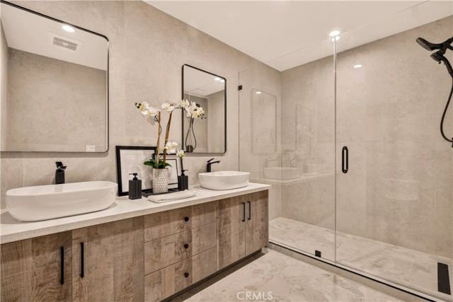 100 S Doheny Drive 1105, Los Angeles, CA 90048