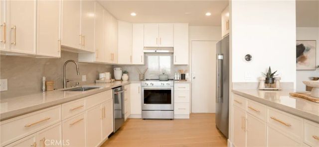 100 S Doheny Drive 1105, Los Angeles, CA 90048