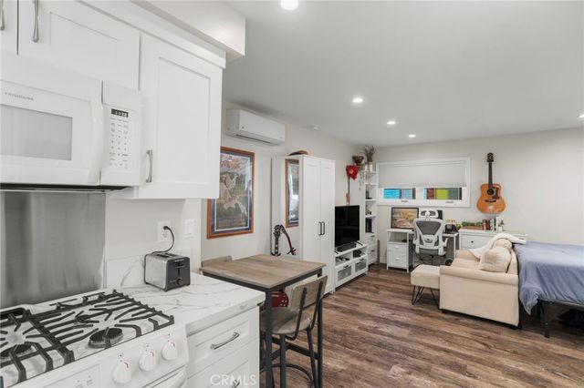 27 66th Place, Long Beach, CA 90803