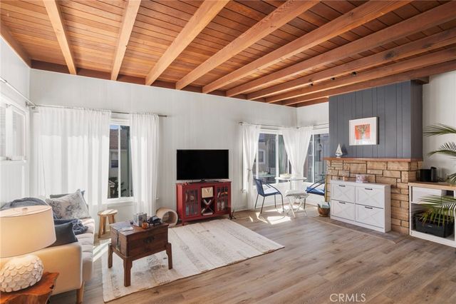 27 66th Place, Long Beach, CA 90803