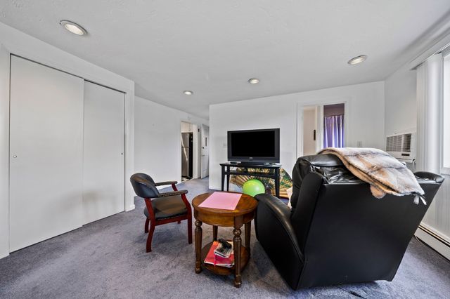19 William Road, Holbrook, MA 02343