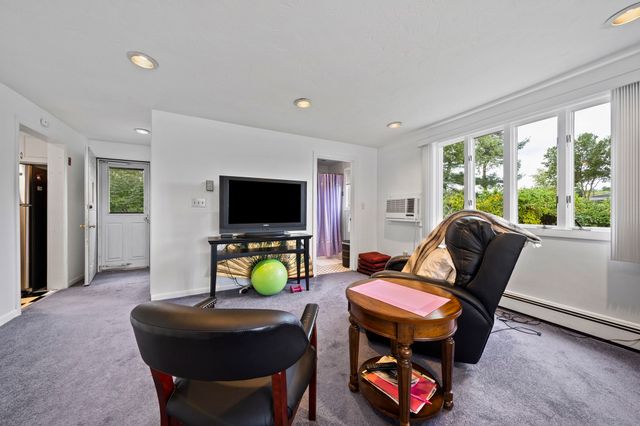 19 William Road, Holbrook, MA 02343
