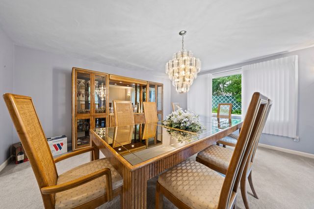 19 William Road, Holbrook, MA 02343