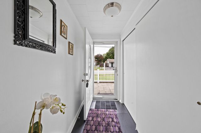 19 William Road, Holbrook, MA 02343