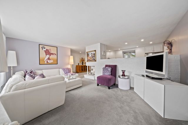 19 William Road, Holbrook, MA 02343