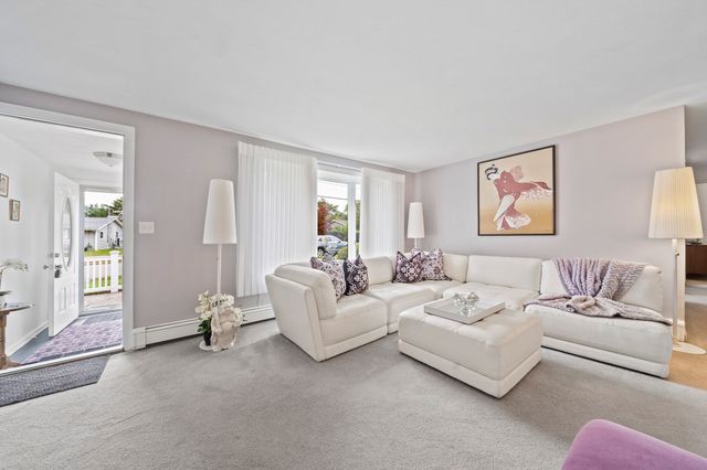 19 William Road, Holbrook, MA 02343