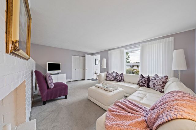 19 William Road, Holbrook, MA 02343