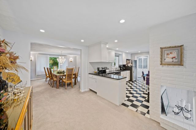19 William Road, Holbrook, MA 02343