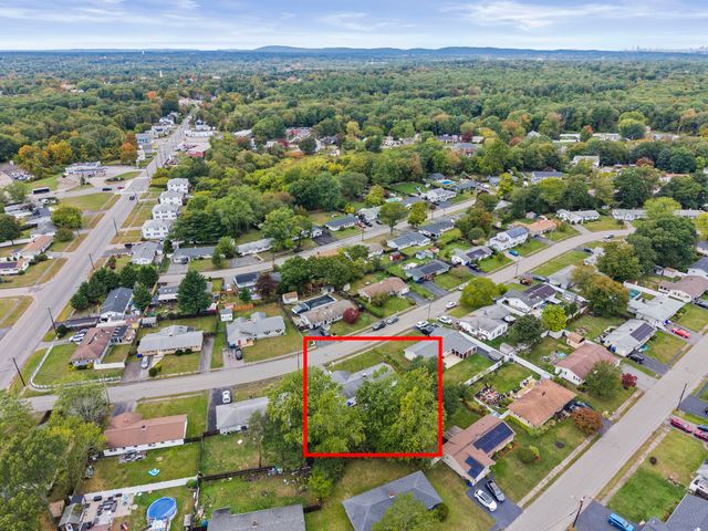19 William Road, Holbrook, MA 02343