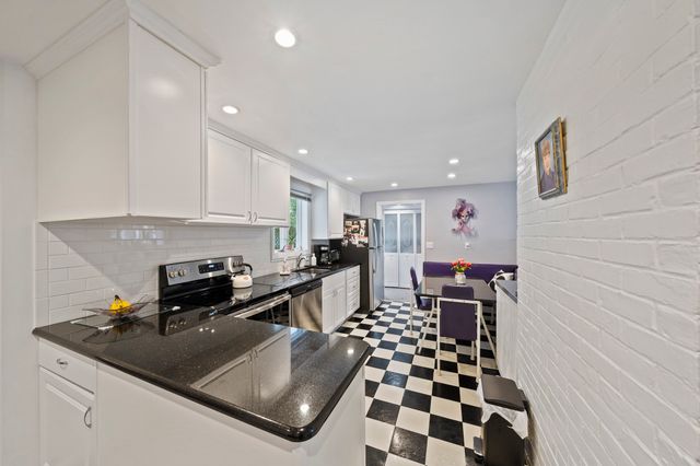 19 William Road, Holbrook, MA 02343
