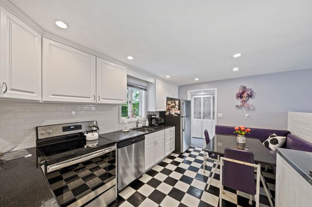 19 William Road, Holbrook, MA 02343