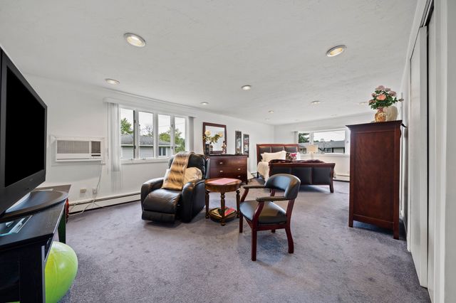 19 William Road, Holbrook, MA 02343