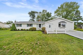 19 William Road, Holbrook, MA 02343
