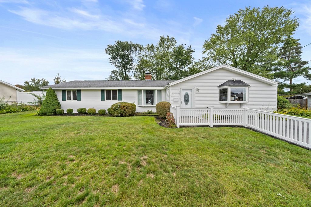 19 William Road, Holbrook, MA 02343