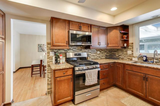 511 Mark Lane, Downers Grove, IL 60516