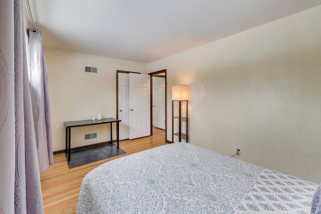 511 Mark Lane, Downers Grove, IL 60516