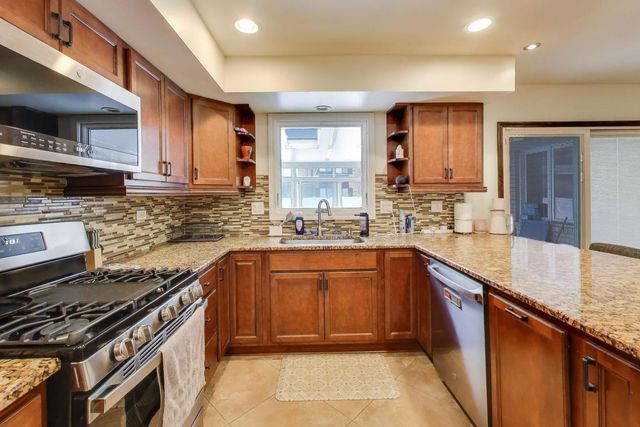 511 Mark Lane, Downers Grove, IL 60516