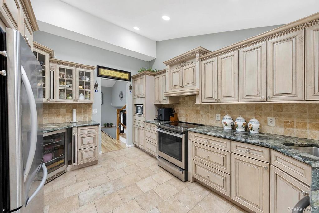 49 Village Drive, Jericho, NY 11753 — photo 2