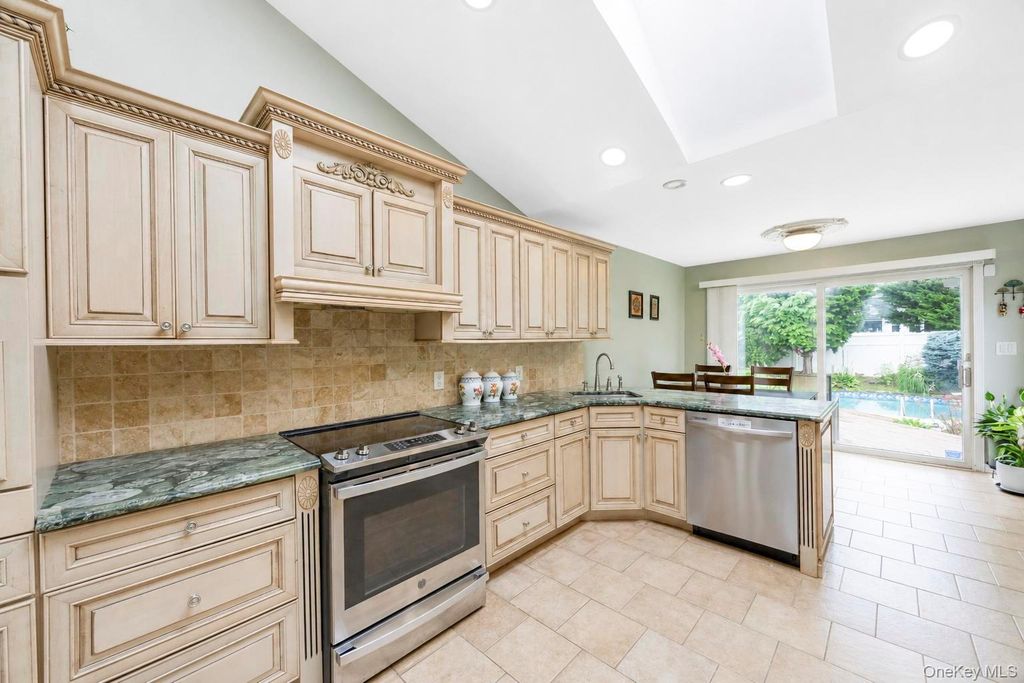 49 Village Drive, Jericho, NY 11753 — photo 3