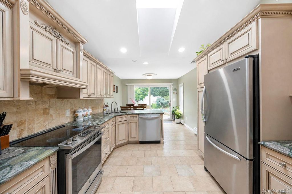 49 Village Drive, Jericho, NY 11753 — photo 4