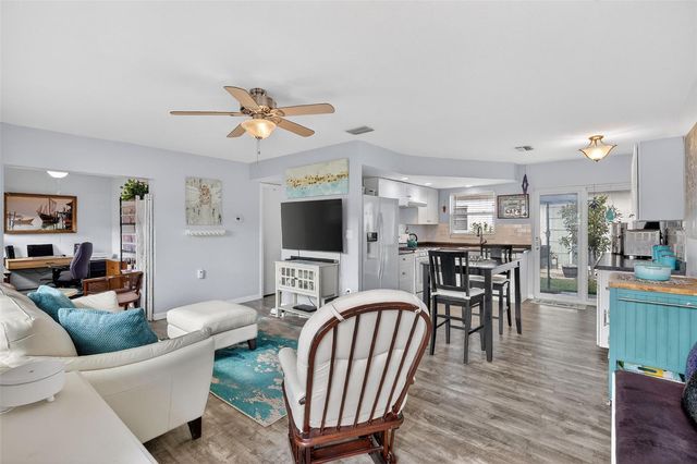 7825 38TH TERRACE N 7825, St Petersburg, FL 33709