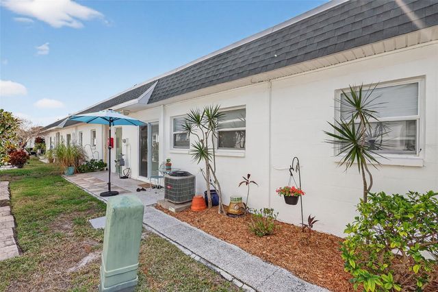 7825 38TH TERRACE N 7825, St Petersburg, FL 33709