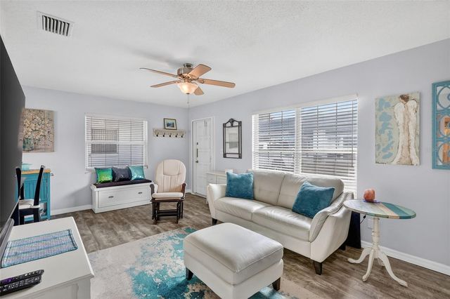 7825 38TH TERRACE N 7825, St Petersburg, FL 33709