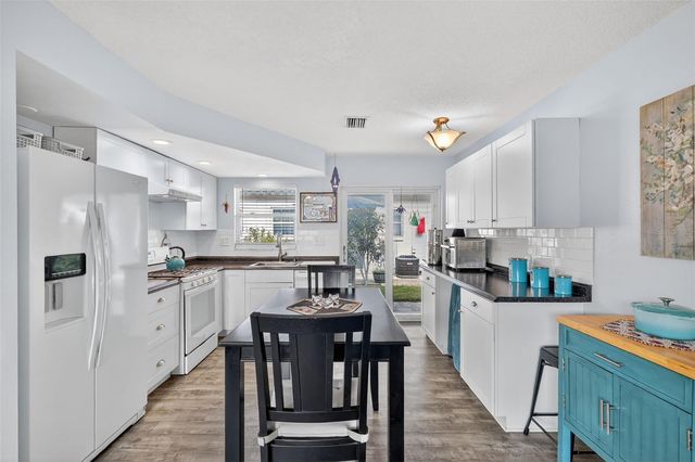 7825 38TH TERRACE N 7825, St Petersburg, FL 33709